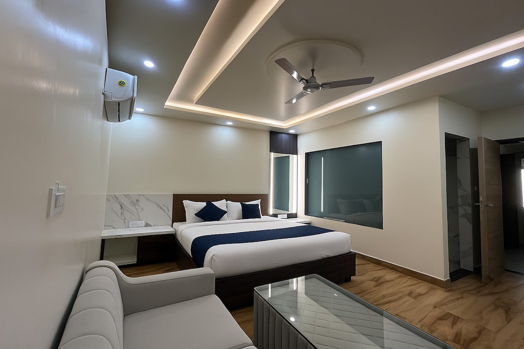 WhatsApp Image 2025-10-28 at 13.50.04